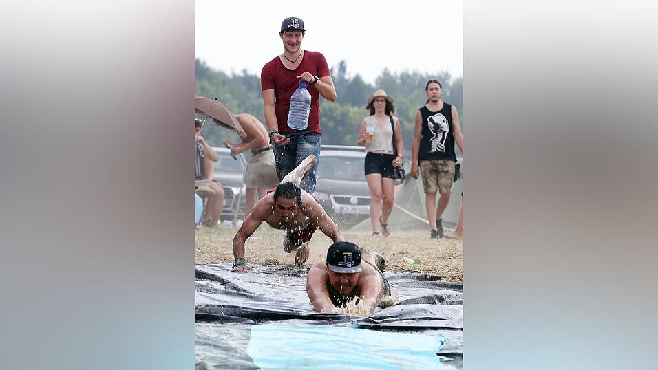 Auf dem 30. Labertalfestival wurde fröhlich miteinander gefeiert. Auf dem 30. Labertalfestival wurde fröhlich miteinander gefeiert.