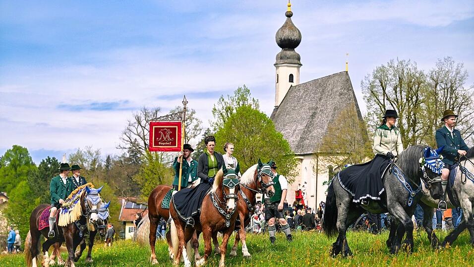 Hunderte geschmückte Pferde sind beim Georgiritt dabei. (Archivbild) Hunderte geschmückte Pferde sind beim Georgiritt dabei. (Archivbild)