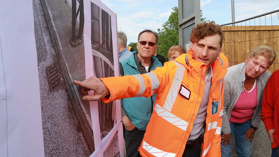 Thomas Ruhland, Abteilungsleiter Konstruktiver Ingenieurbau, erklärt anhand von Bildern, warum es zu Verzögerungen bei den Arbeiten auf der Landauer Isarbrücke gekommen ist, die zuvor nicht sichtbar waren. Thomas Ruhland, Abteilungsleiter Konstruktiver Ingenieurbau, erklärt anhand von Bildern, warum es zu Verzögerungen bei den Arbeiten auf der Landauer Isarbrücke gekommen ist, die zuvor nicht sichtbar waren.