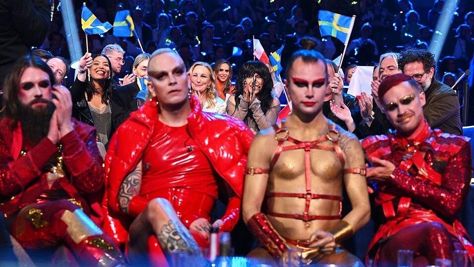 Anspannung: Lord Of The Lost warten auf die Verkündung des Siegers. Anspannung: Lord Of The Lost warten auf die Verkündung des Siegers.