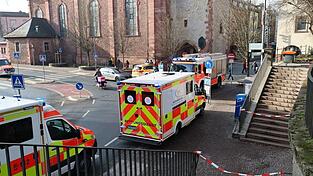 Rettungsdienste sind im Einsatz.