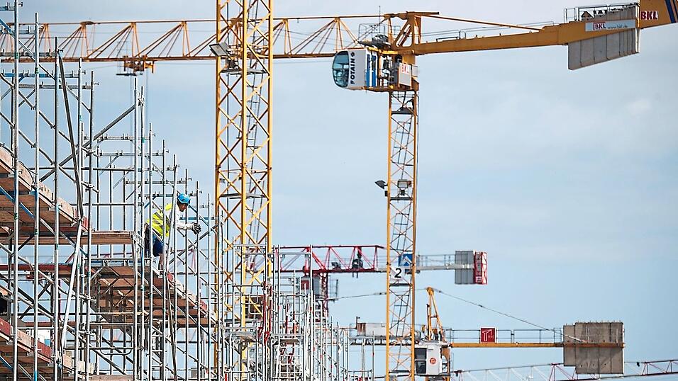 Bauministerin Verena Hubertz will noch am Freitag nach der Beschließung des „Bau-Turbos“ im Bundesrat die Umsetzung des Gesetzes einleiten. Ihr Ziel: „Mehr bauen und schneller bauen.“ (Archivbild)