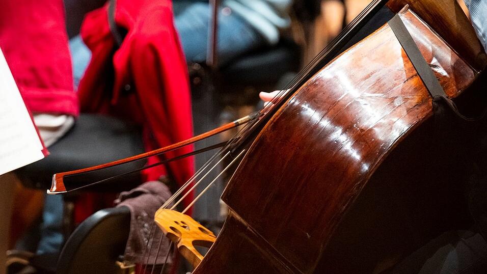 Das Orchester tr&auml;gt den Titel Staatsphilharmonie.