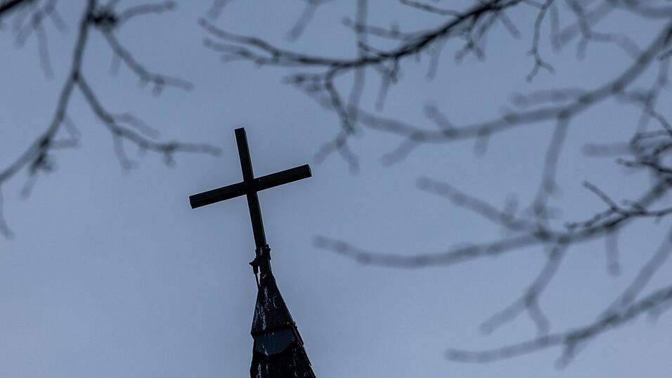Die Kirche darf nicht mehr betretenen werden, bis es gelungen ist, die Schadstoffbelastung ausreichend zu senken. (Symbolbild)
