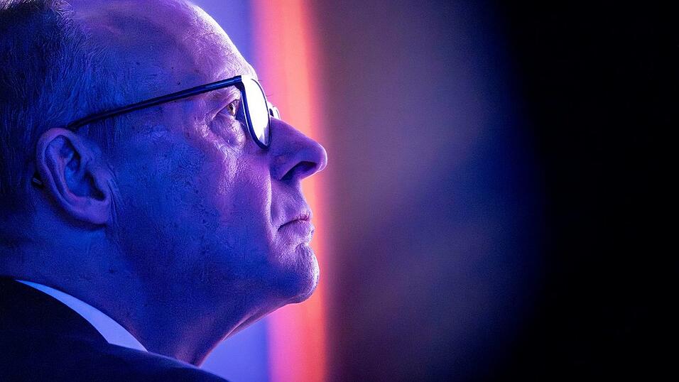 Bundeskanzler Friedrich Merz (CDU) hatte bei einem Besuch in Brandenburg gesagt, die Zahl der Asylerstantr&auml;ge sei r&uuml;ckl&auml;ufig, &laquo;aber wir sehen das Problem nat&uuml;rlich weiterhin im Stadtbild&raquo;. Sp&auml;ter hatte er seine Aussage pr&auml;zisiert. (Archivbild