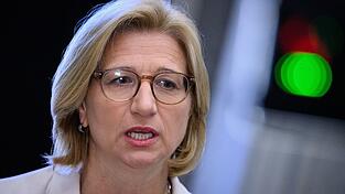 «Manuela Schwesigs Aufholjagd ist genauso wie das hohe AfD-Ergebnis ein Signal, das Berlin jetzt verstehen muss», sagt Rehlinger. (Archivbild) «Manuela Schwesigs Aufholjagd ist genauso wie das hohe AfD-Ergebnis ein Signal, das Berlin jetzt verstehen muss», sagt Rehlinger. (Archivbild)