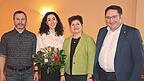 Simone Adlhoch (Zweite von links) wurde zur Bürgermeisterkandidatin der Freien Wählerschaft Brennberg nominiert. Mit im Bild sind Fraktionssprecher Martin Brandl, Bürgermeisterin Irmgard Sauerer und Staatssekretär Tobias Gotthardt (FW) (von links nach rechts). Simone Adlhoch (Zweite von links) wurde zur Bürgermeisterkandidatin der Freien Wählerschaft Brennberg nominiert. Mit im Bild sind Fraktionssprecher Martin Brandl, Bürgermeisterin Irmgard Sauerer und Staatssekretär Tobias Gotthardt (FW) (von links nach rechts).