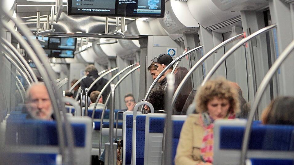 Immer mehr Menschen in M&uuml;nchen und dem Umland nutzen im t&auml;glichen Verkehr den &Ouml;PNV. Auch die Anzahl der Fu&szlig;g&auml;nger ist laut Mobilit&auml;tsstudie deutlich angestiegen.