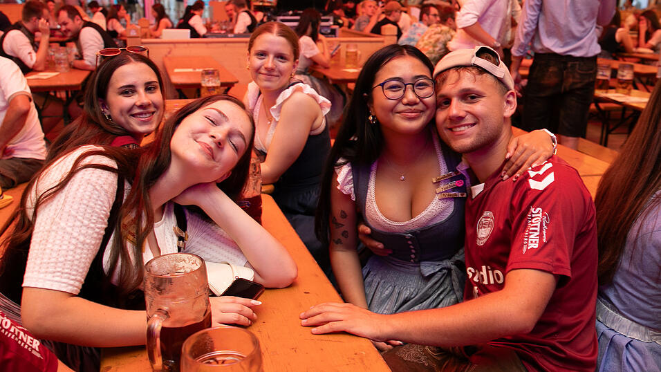Die Partybilder vom Montag, 11. August, aus dem Festzelt Reisinger. Die Partybilder vom Montag, 11. August, aus dem Festzelt Reisinger.