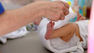 Ab mit der Windel - und dann rein in den passenden Container: Die Kopenhagener recyceln künftig auch Baby-Müll. (Symbolbild) Ab mit der Windel - und dann rein in den passenden Container: Die Kopenhagener recyceln künftig auch Baby-Müll. (Symbolbild)