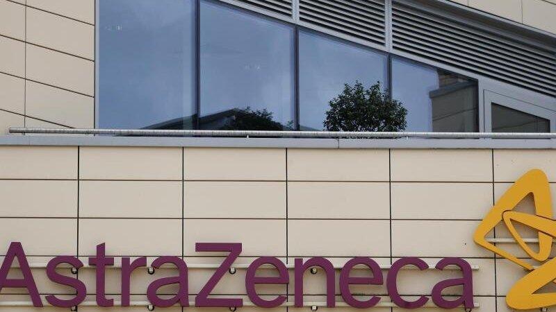 AstraZeneca hat die klinische Studie für seinen Corona-Impfstoff vorsorglich gestoppt, nachdem bei einem der Teilnehmer gesundheitliche Probleme aufgetreten sind. AstraZeneca hat die klinische Studie für seinen Corona-Impfstoff vorsorglich gestoppt, nachdem bei einem der Teilnehmer gesundheitliche Probleme aufgetreten sind.