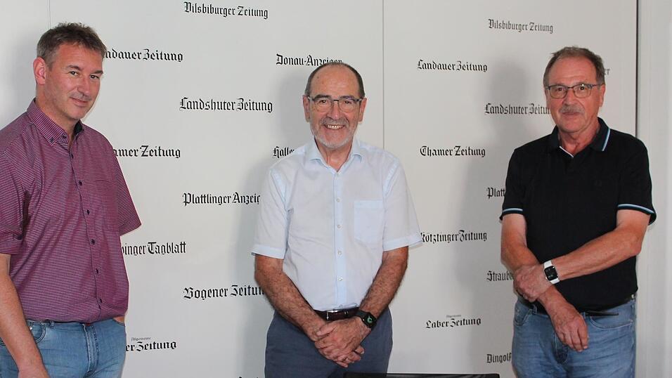 Appellieren an die Solidarit&auml;t der Menschen in der Region, die Notaufnahme w&auml;hrend der Urlaubs- und vor allem Volksfestzeit nur aufzusuchen, wenn es wirklich um einen Notfall geht: Christian Thiel, Leitender Arzt des Notfallzentrums am Klinikum, Dr. Wolfgang Schaaf, Vorsitzender des &Auml;rztlichen Bezirksverbands, und Johann Ertl, Vorsitzender des &Auml;rztlichen Kreisverbands.