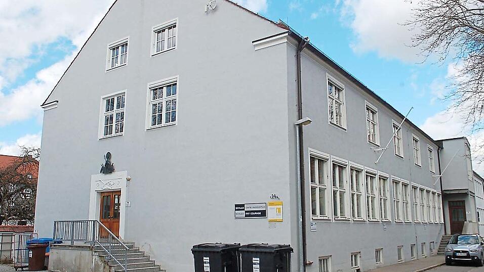 Die Wirtschaftsschule Seligenthal: Eine Sanierung des Geb&auml;udes ist wirtschaftlich nicht darstellbar.