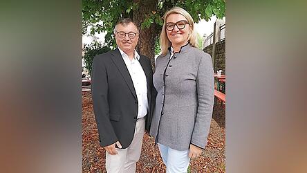 Marion Macht, hier mit ihrem Parteikollegen Sigfried Lehner, will in der Gemeinde Brennberg Verantwortung übernehmen.
