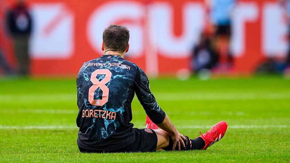 Leon Goretzka musste im Spiel gegen den SC Freiburg ausgewechselt werden. Leon Goretzka musste im Spiel gegen den SC Freiburg ausgewechselt werden.