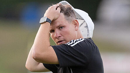 Zum Haare raufen fand Simbachs Trainer Tobias Biermeier die Chancenverwertung &bdquo;seiner&ldquo; Elf.