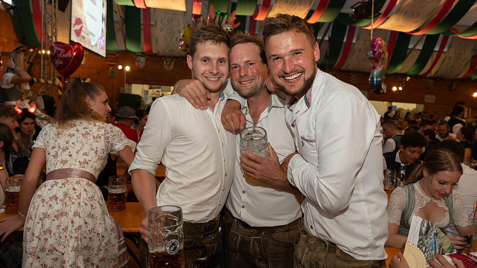 Die Partybilder vom Mittwoch, 14. August 2024, aus dem Festzelt Weckmann. Die Partybilder vom Mittwoch, 14. August 2024, aus dem Festzelt Weckmann.