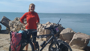 Beim Café Hinkofer in Viechtach ging’s los, dann radelte Angela Hinkofer bis nach Essaouira in Marokko. Beim Café Hinkofer in Viechtach ging’s los, dann radelte Angela Hinkofer bis nach Essaouira in Marokko.