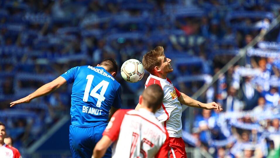 Jahn Regensburg hat auch das Drittliga-Spitzenspiel beim 1. FC Magdeburg gewonnen.