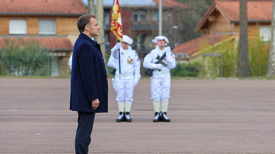 Frankreichs Präsident Emmanuel Macron besucht am Donnerstag die Berginfanteriebrigade in Varces. Frankreichs Präsident Emmanuel Macron besucht am Donnerstag die Berginfanteriebrigade in Varces.