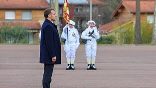 Frankreichs Präsident Emmanuel Macron besucht am Donnerstag die Berginfanteriebrigade in Varces. Frankreichs Präsident Emmanuel Macron besucht am Donnerstag die Berginfanteriebrigade in Varces.