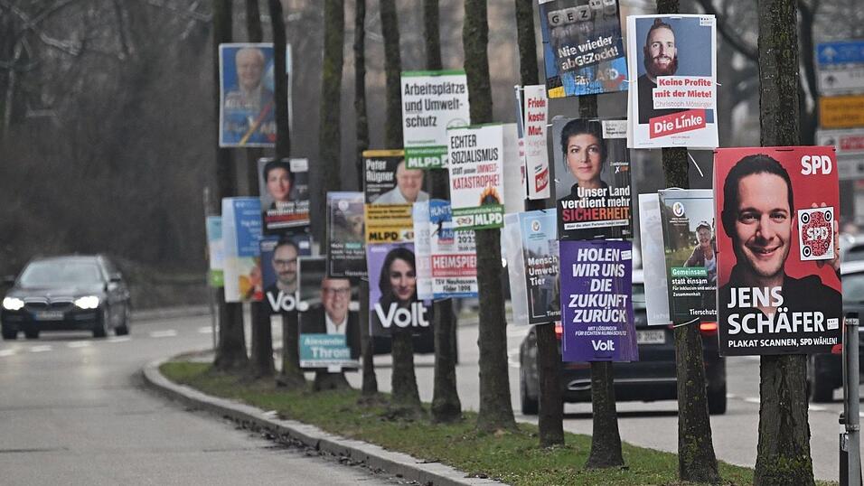 In einigen Wahlkreisen sind Kopf-an-Kopf-Rennen vorhergesagt. (Symbolbild)