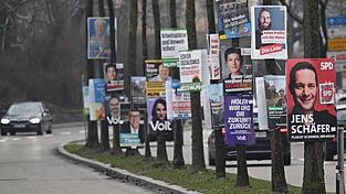 In einigen Wahlkreisen sind Kopf-an-Kopf-Rennen vorhergesagt. (Symbolbild)