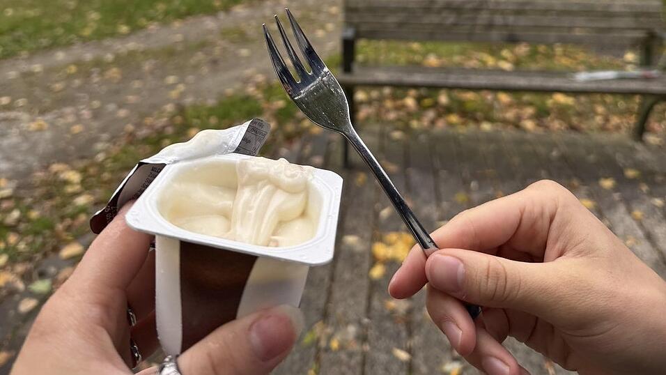 Pudding essen mit Gabeln? Klingt komisch, ist aber ein neuer Trend, der jüngst auch Jugendliche in der Quadfeldmühle zusammengeführt hat.