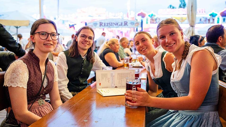 Die Partybilder vom Montag, 17. August, aus dem Festzelt Reisinger. Die Partybilder vom Montag, 17. August, aus dem Festzelt Reisinger.