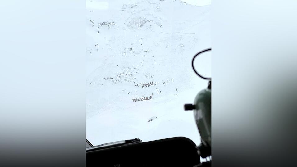 An der Hohen Ferse rissen die Schneemassen mehrere Skifahrer mit. An der Hohen Ferse rissen die Schneemassen mehrere Skifahrer mit.