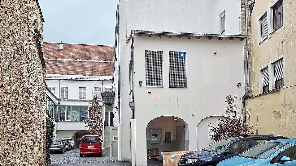 Aus dem Club 'The Sin' an der Steinergasse wird das 'Takeoff'. Nach zehn Jahren hat J&ouml;rg M&uuml;ndel seinen Club &uuml;bergeben. Gef&uuml;hrt wird das 'Takeoff' in Zukunft von Tobias Eidenschink und Bastian Pniewski.