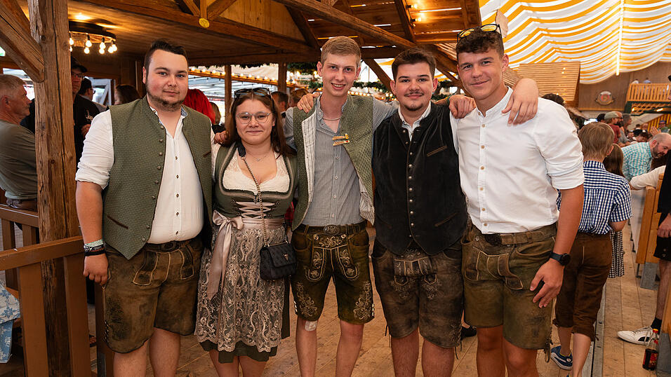 Die Partybilder vom Donnerstag, 17. August 2023, aus dem Festzelt Nothaft. Die Partybilder vom Donnerstag, 17. August 2023, aus dem Festzelt Nothaft.