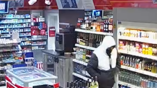 Der T&auml;ter fl&uuml;chtete nach dem &Uuml;berfall auf die Tankstelle in der Spitalhofstra&szlig;e in Passau unerkannt stadteinw&auml;rts.