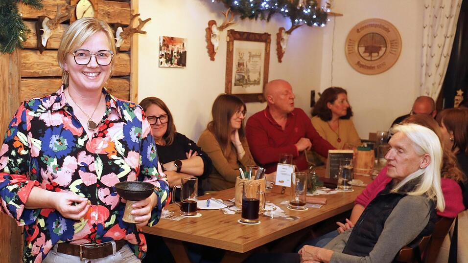 Heidi Aigner führte ihren Gästen auch vor, wie Räuchern am besten gelingt.
