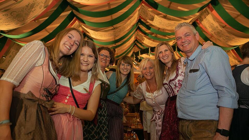 Am Dienstag spielte der Menzl im Festzelt Weckmann auf. Diese Blasmusikfreunde waren mit dabei.