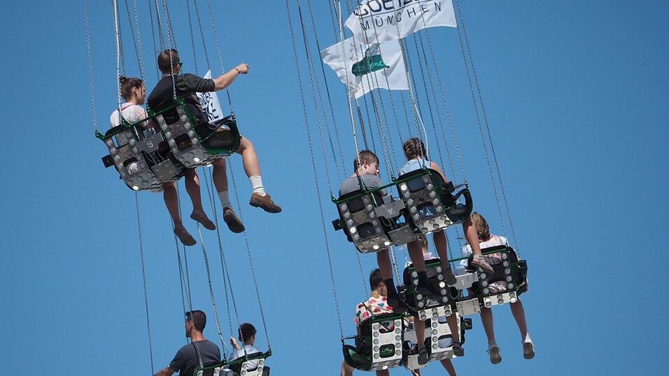 Die strahlendsten Bilder vom sonnigen Sonntag auf dem Volksfest. Die strahlendsten Bilder vom sonnigen Sonntag auf dem Volksfest.