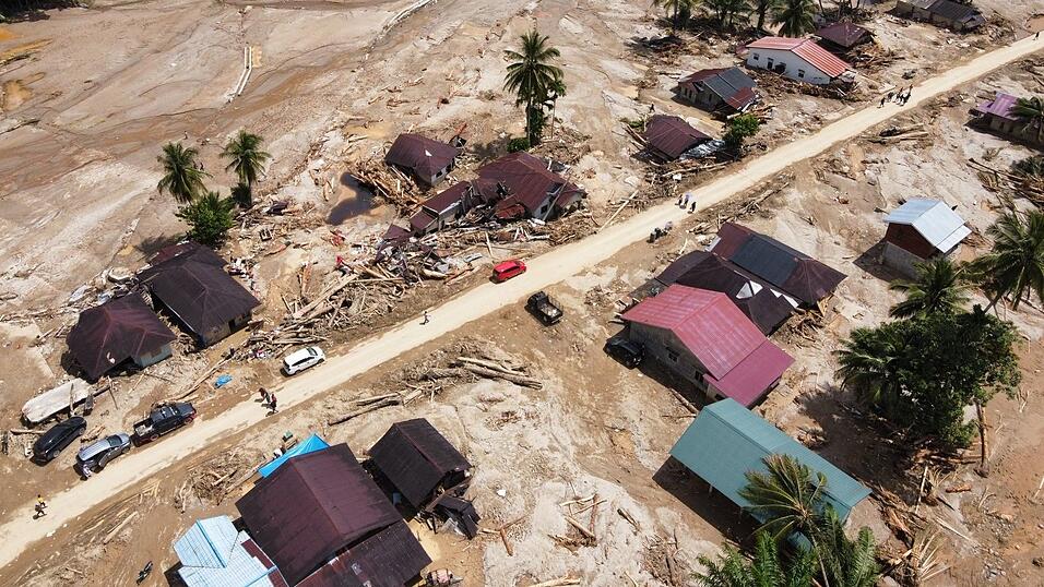 Viele Dörfer sind in den Schlammassen versunken.