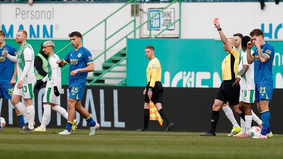 Wegweisende Szene war die fr&uuml;he Rote Karte.