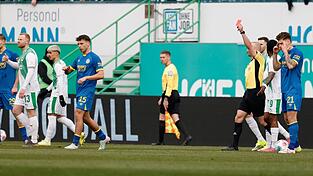 Wegweisende Szene war die fr&uuml;he Rote Karte.