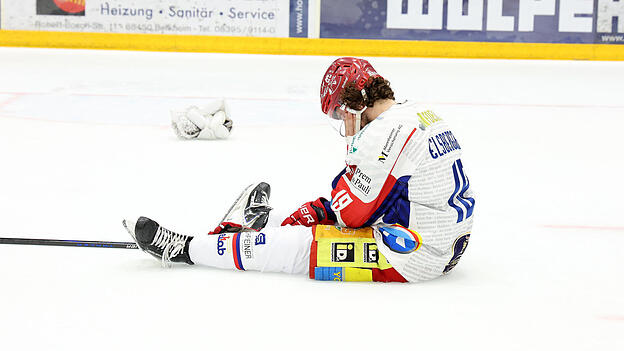 Und dann war pl&ouml;tzlich die Finalserie vorbei: Der Deggendorfer SC - hier Julian Elsberger - war nach der Niederlage in Memmingen geknickt.