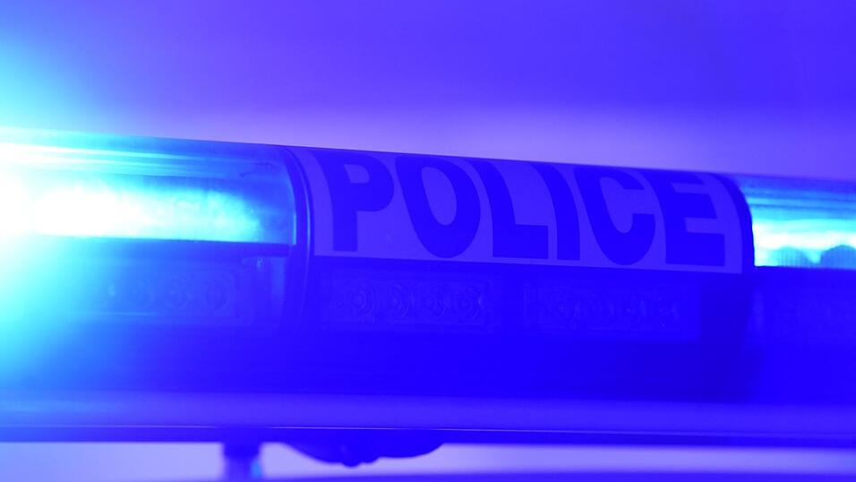 Die Polizei sucht nach einem Zeugen. (Symbolbild) Die Polizei sucht nach einem Zeugen. (Symbolbild)