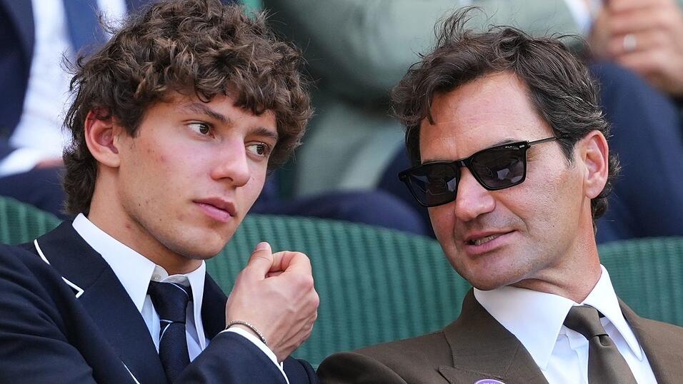 Antonelli unterhielt sich in Wimbledon angeregt mit Roger Federer. (Archivbild) Antonelli unterhielt sich in Wimbledon angeregt mit Roger Federer. (Archivbild)