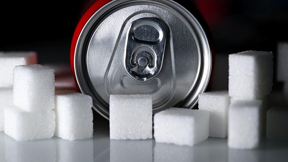 Union und SPD hatten lange um die Details einer Steuer auf zuckerhaltige Getränke gerungen. (Symbolbild) Union und SPD hatten lange um die Details einer Steuer auf zuckerhaltige Getränke gerungen. (Symbolbild)