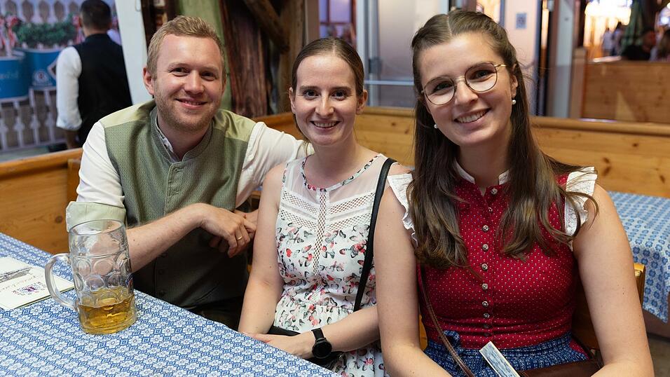 Die Partybilder vom Dienstag, 11. August, aus dem Festzelt Reisinger. Die Partybilder vom Dienstag, 11. August, aus dem Festzelt Reisinger.