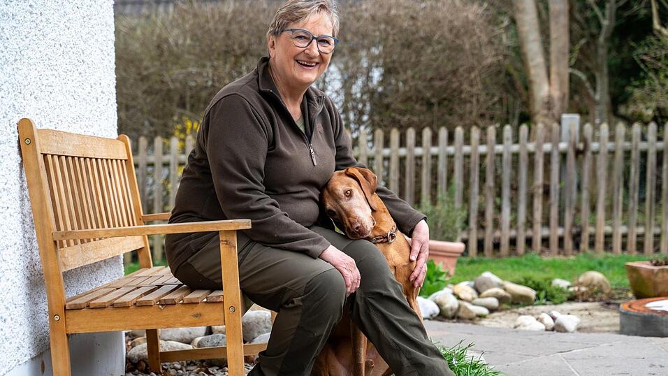 Das ist noch mal gut gegangen: Jutta Zedelmaier und ihr Hund Urax müssen keine zusätzlichen Rundfunkgebühren zahlen. Stattdessen gibt es eine angenehme Überraschung für den Rüden. Das ist noch mal gut gegangen: Jutta Zedelmaier und ihr Hund Urax müssen keine zusätzlichen Rundfunkgebühren zahlen. Stattdessen gibt es eine angenehme Überraschung für den Rüden.