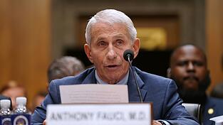 Der US-Immunologe Fauci hat von seinem Schweigerecht Gebrauch gemacht. Der US-Immunologe Fauci hat von seinem Schweigerecht Gebrauch gemacht.