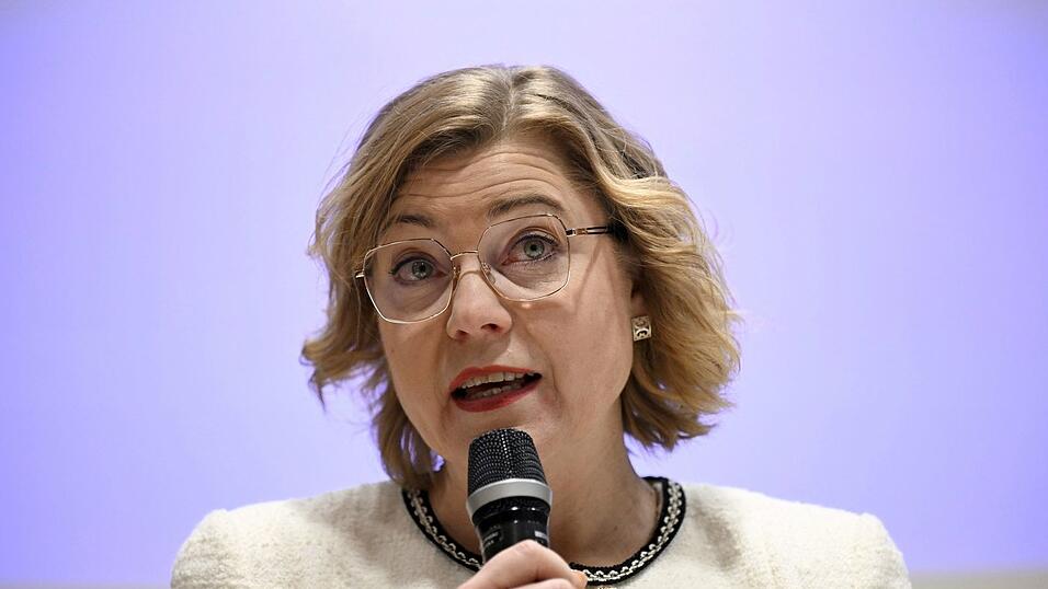Die zuständige EU-Kommissarin Henna Virkkunen spricht von «Anlass zu großer Sorge». Die zuständige EU-Kommissarin Henna Virkkunen spricht von «Anlass zu großer Sorge».