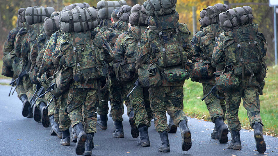 Durch das neue Truppenlager können mehr Soldaten der Bundeswehr in Grafenwöhr trainieren. Durch das neue Truppenlager können mehr Soldaten der Bundeswehr in Grafenwöhr trainieren.