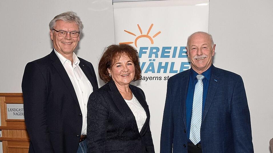 Bezirkstagslistenkandidat Rainer Schneider (v. l.), Bezirkstagsdirektkandidatin Marianne Heigl und Landtagsdirektkandidat Benno Zierer. Bezirkstagslistenkandidat Rainer Schneider (v. l.), Bezirkstagsdirektkandidatin Marianne Heigl und Landtagsdirektkandidat Benno Zierer.