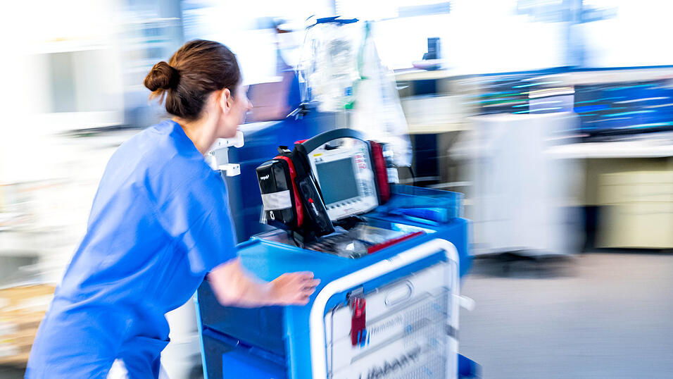 Ausufernde Dokumentationspflichten kosten auf Intensivstationen Zeit - auf Kosten der Patienten. Ausufernde Dokumentationspflichten kosten auf Intensivstationen Zeit - auf Kosten der Patienten.